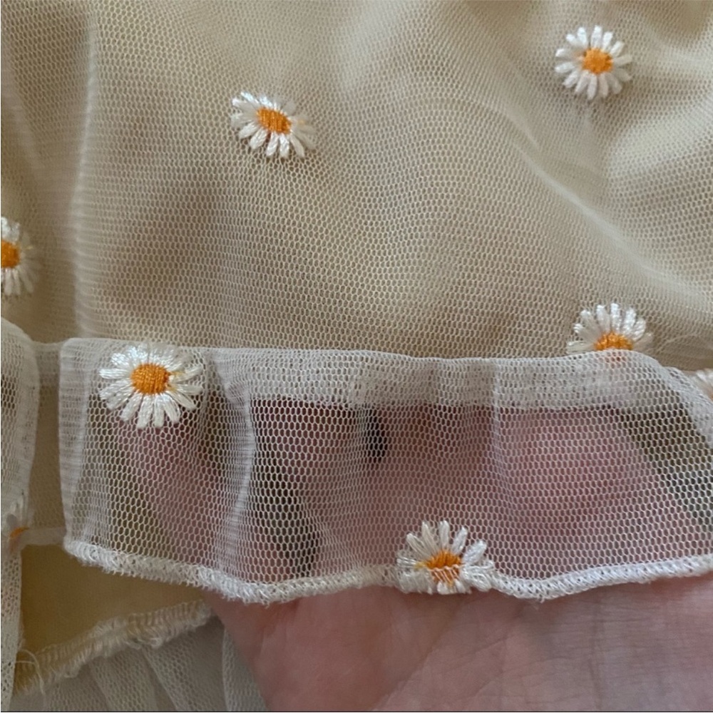 Daisy Embroidered Mesh Ruffle Shorts 🌼 - Picture 6 of 9